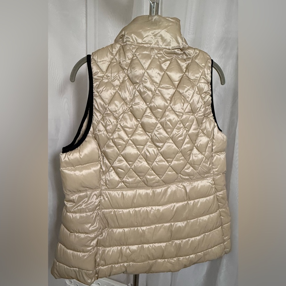 Philosophy Women's Metallic Light Khaki Quilted Vest - Picture 7 of 8